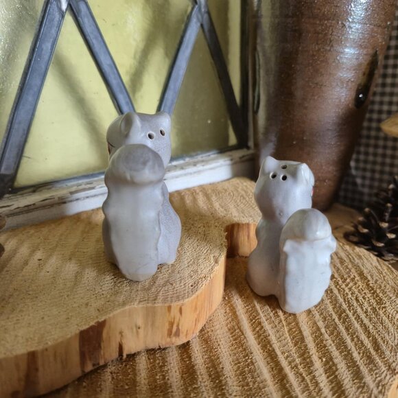 Vintage Japan Salt & Pepper Shakers Set - Cute Grey Squirrels - Picture 7 of 12